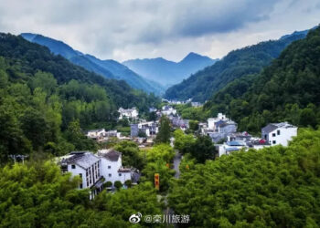 Eco-friendly rural tourism helps lift villagers in Central China out of poverty