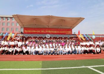 College graduate teaches in West China,contributes to the region’s development