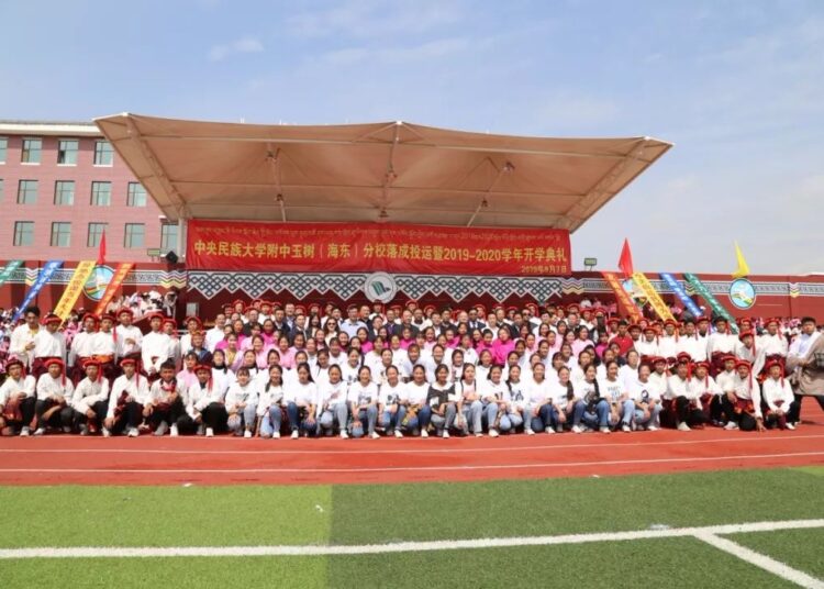 College graduate teaches in West China,contributes to the region’s development
