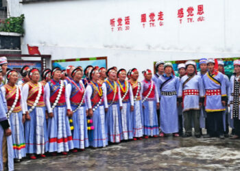 Ethnic costume processing cooperative brings prosperity to village of Lisu ethnic minority group