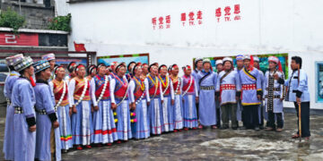 Ethnic costume processing cooperative brings prosperity to village of Lisu ethnic minority group