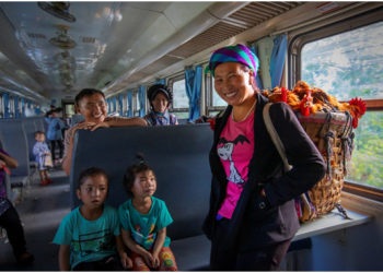 China’s slow public service trains contribute to poverty alleviation