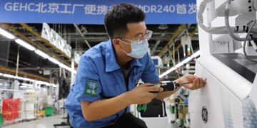 Laws of economics bring foreign capital closer to China