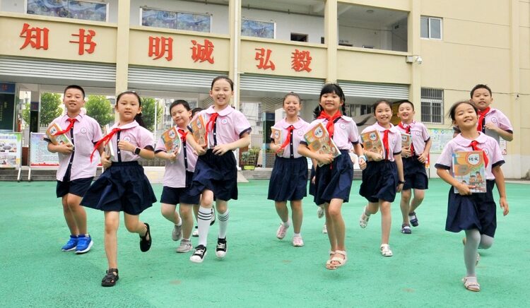 Chinese students return to school as new semester kicks off