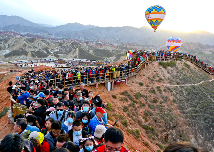 Chinese market sees better-than-expected recovery during eight-day Golden Week holiday