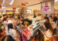 Flourishing consumer market during May Day holiday manifests exuberant vitality of Chinese economy