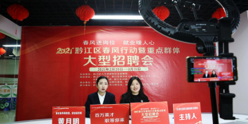 Companies promote recruitment via livestreaming in China