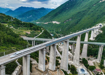 Zhengzhou-Chongqing High-speed Railway starts full operation