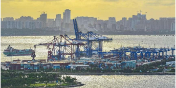 Booming service trade brings better life to Chinese people