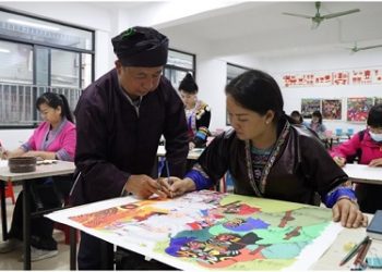 Village in Hunan province brings prosperity to farmers by developing featured painting industry