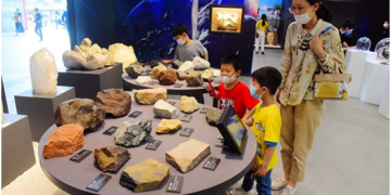 Nighttime museums make people’s cultural life more splendid