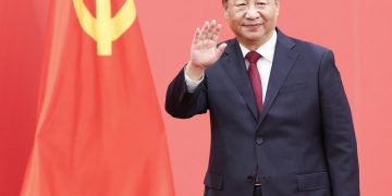 Profile: Xi Jinping leads China on new journey