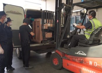 Exhibits for fifth CIIE arriving in Shanghai