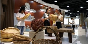 Wicker weaving injects new vitality into rural development in E China’s Shandong
