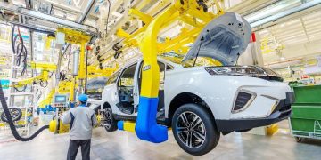 China’s auto production, sales rank first globally for 14 consecutive years