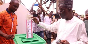 Nasarawa Speaker, First Class Monarch Ohimege Opanda cast vote in Umaisha hail INEC on early arrival of materials
