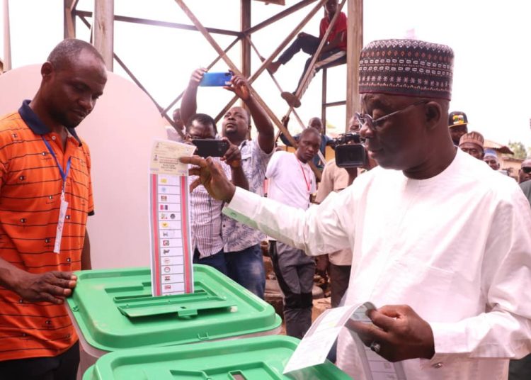 Nasarawa Speaker, First Class Monarch Ohimege Opanda cast vote in Umaisha hail INEC on early arrival of materials