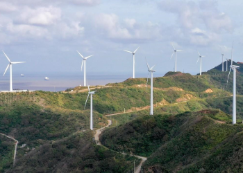China powers up recycling of decommissioned wind, solar equipment