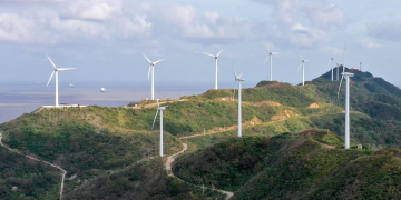 China powers up recycling of decommissioned wind, solar equipment