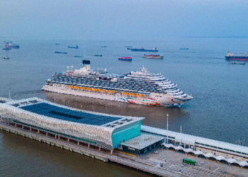 China's first domestically-made large cruise ship makes commercial maiden voyage
