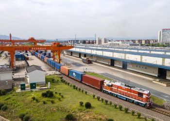 China remains committed to path of pursuing common development through opening up
