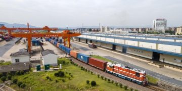 China remains committed to path of pursuing common development through opening up
