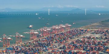 China upholds win-win cooperation, promotes economic globalization