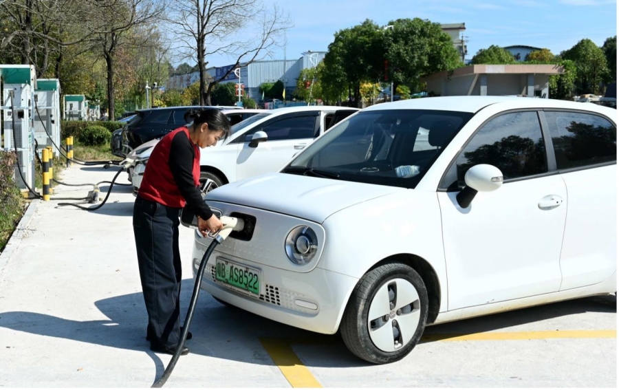 China keeps upgrading world’s largest EV charging network 