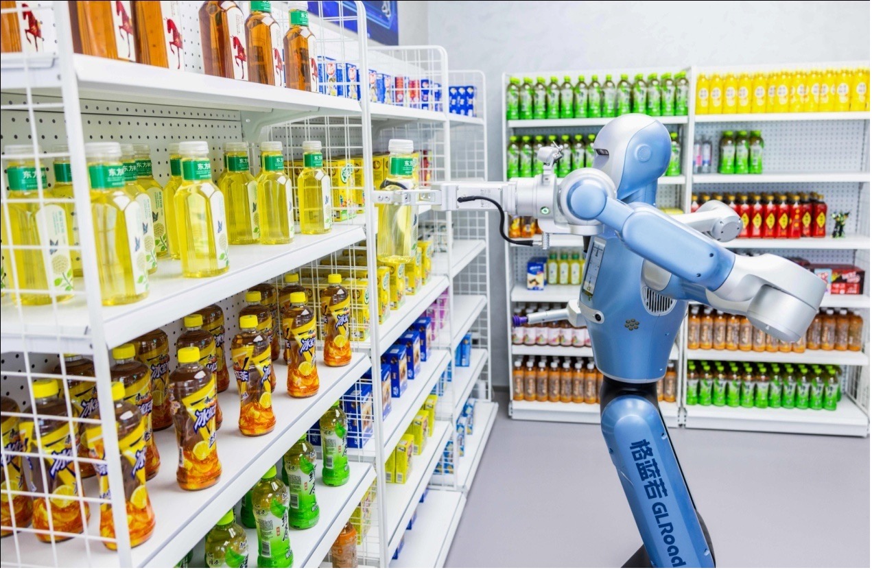 China’s first humanoid robot 7S store in Hubei province generating buzz
