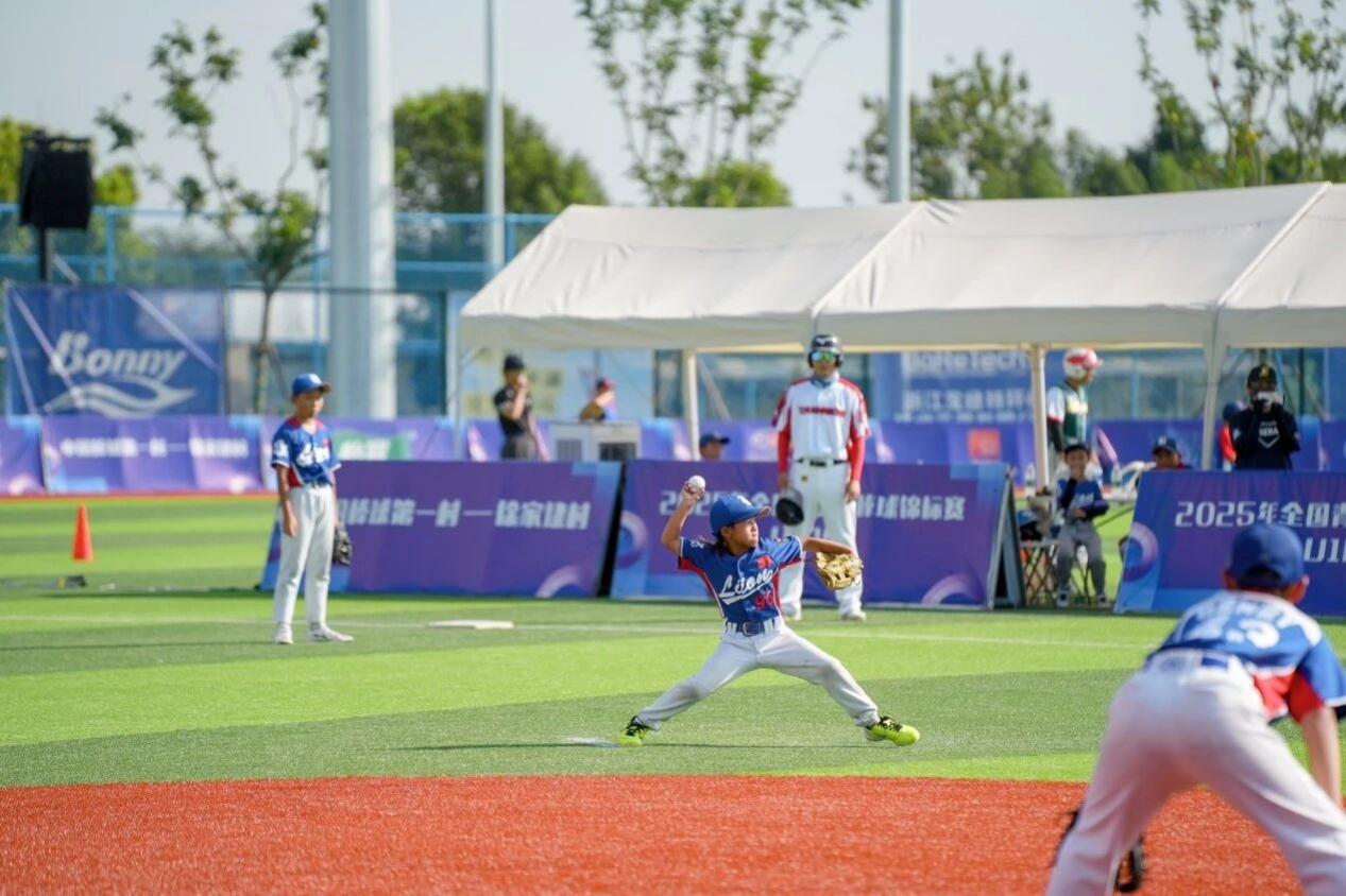 Village in E China finds new path of development in baseball