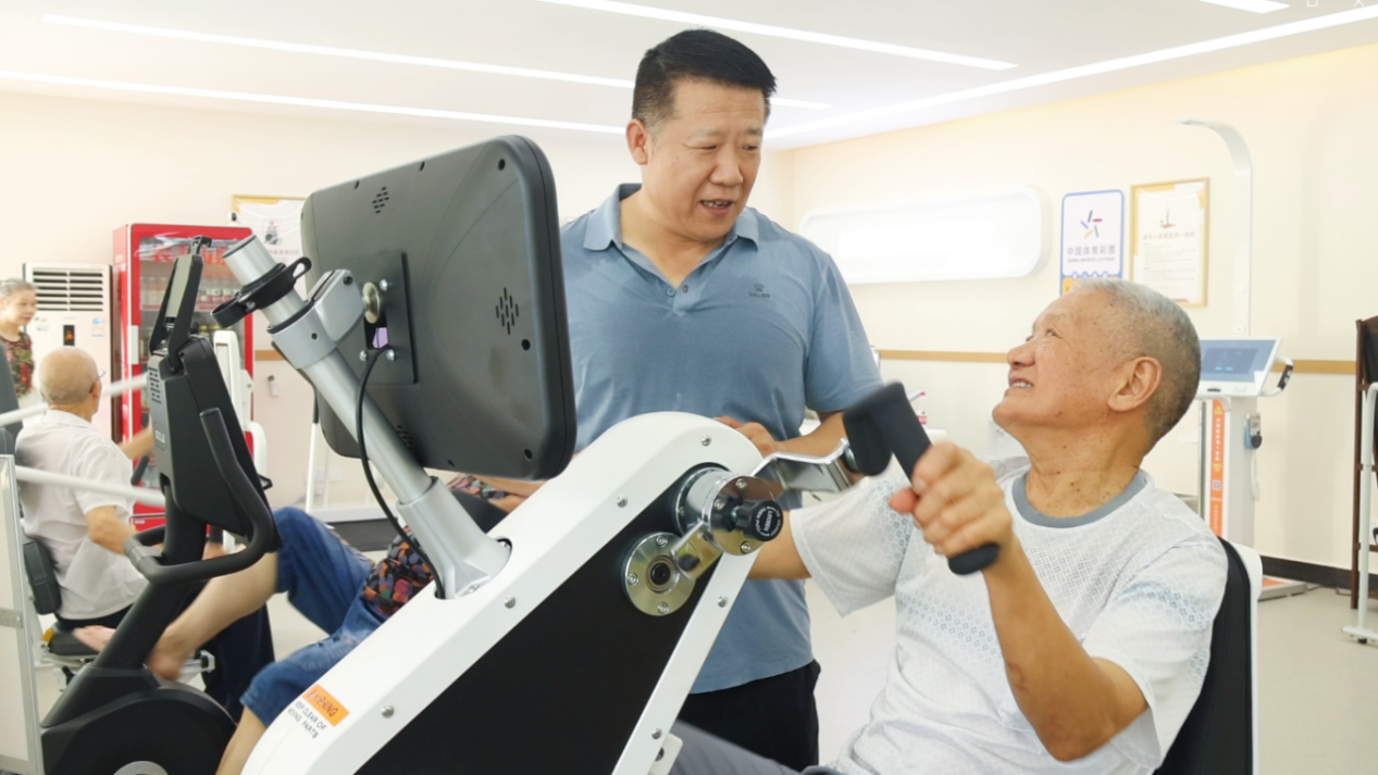 Chongqing pioneers senior-focused fitness facility
