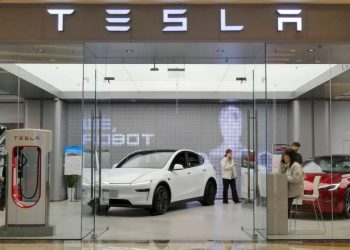 Decoupling? U.S. companies keep betting on China, report finds