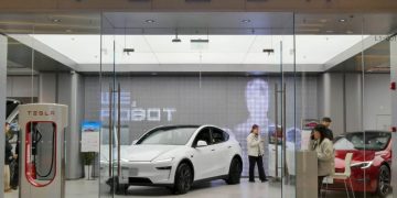 Decoupling? U.S. companies keep betting on China, report finds