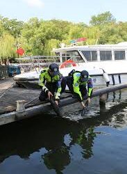 Hangzhou deploys biomimetic robotic fish for West Lake patrols